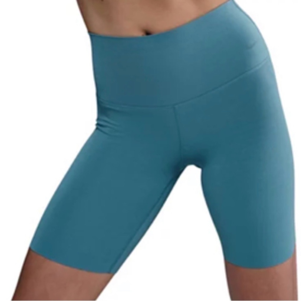 Nike Women's Zenvy Gentle-Support High-Waisted 8" Biker Shorts